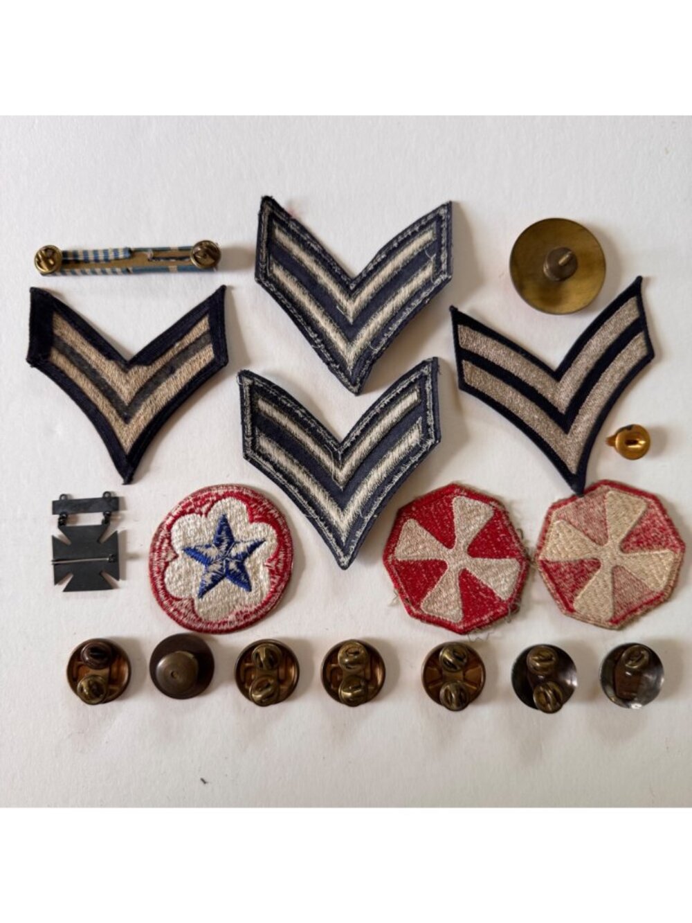 18 Vintage Military Insignia Patches & Pins Collection Embroidered Metal Badges - Picture 8 of 14